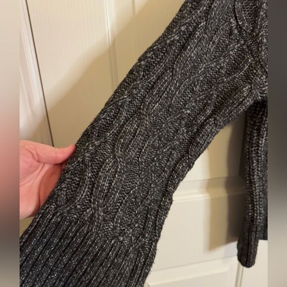 Divided H & M dark black/gray sweater size small NWOT - Picture 2 of 5